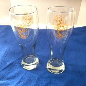 Frog and onion pub glasses. Royal Navy Dockyard Bermuda 9” tall